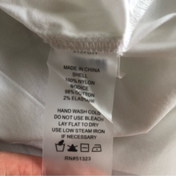 VINCE CAMUTO white top . - Picture 16 of 16